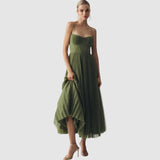 Adéla - Savremena elegancija sa otkrivenim leđima