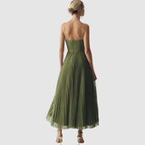 Adéla - Savremena elegancija sa otkrivenim leđima